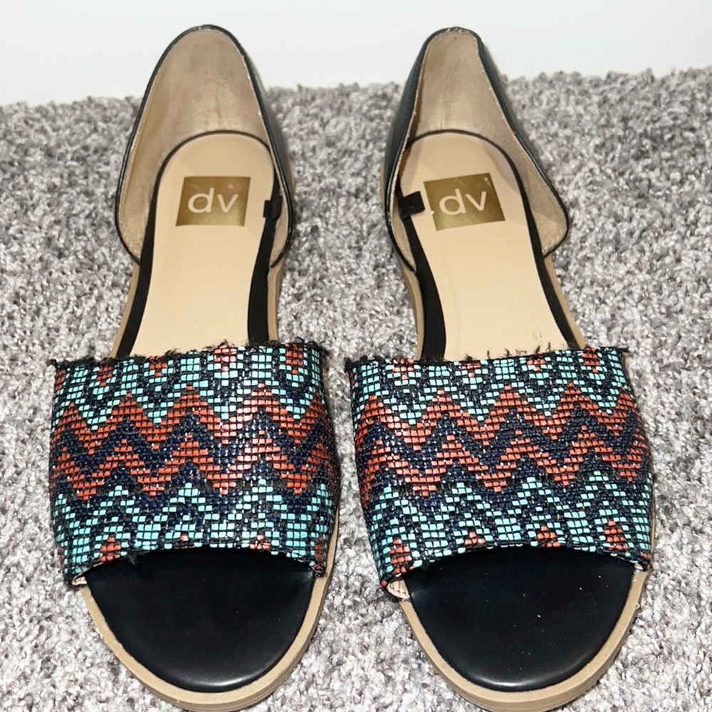 DV Dolce Flat Aztec Sandals Size 9.5